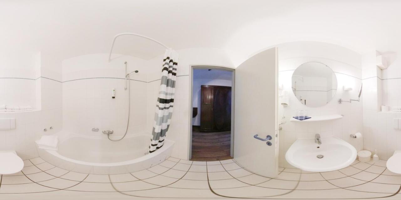 Hotel Am Kamp 3*